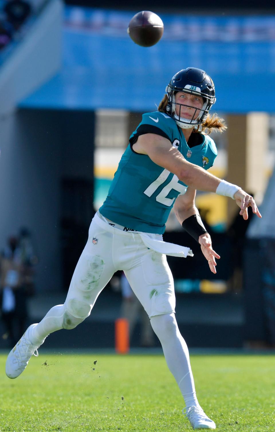 Jaguars quarterback Trevor Lawrence (16) throws a pass during early third quarter action against the Colts.