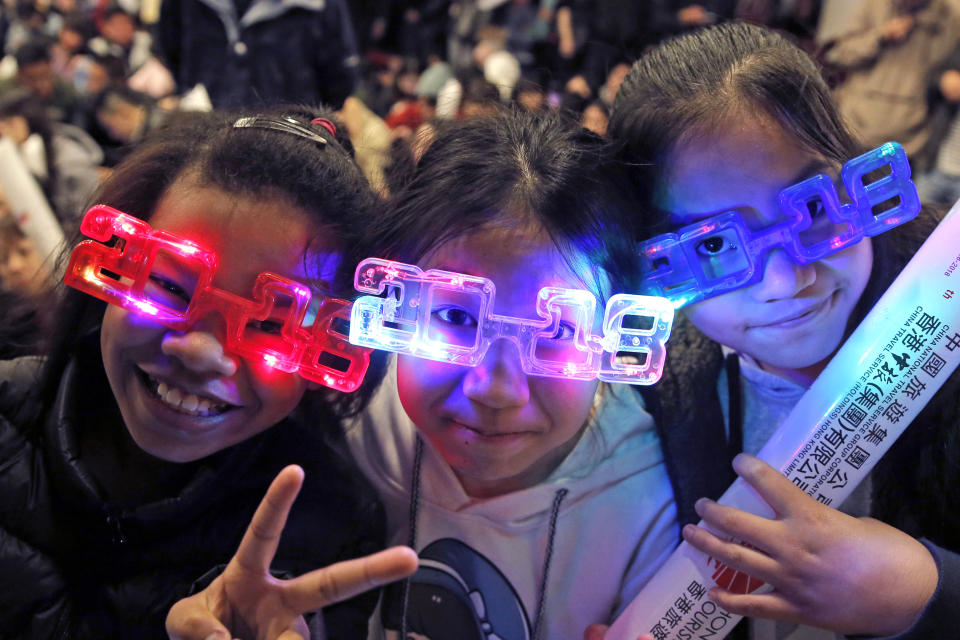 <p>Residents wear 2018 glasses, during New Year’s Eve to celebrate the upcoming year 2018 in Hong Kong, Sunday, Dec. 31, 2017. (Photo: Kin Cheung/AP) </p>