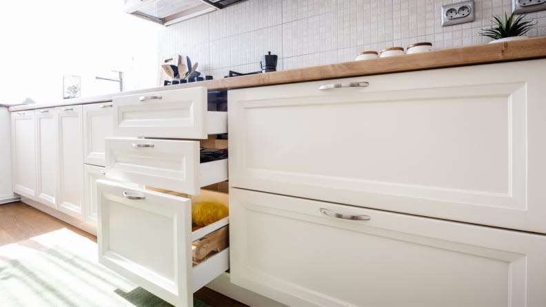 With low, horizontal cabinets everything you need is at the tip of your fingers.