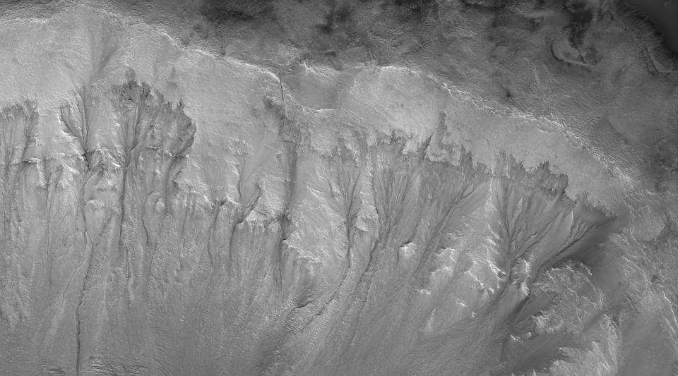 ‘Active system’ of flowing water may be hidden underneath Mars surface, scientists say