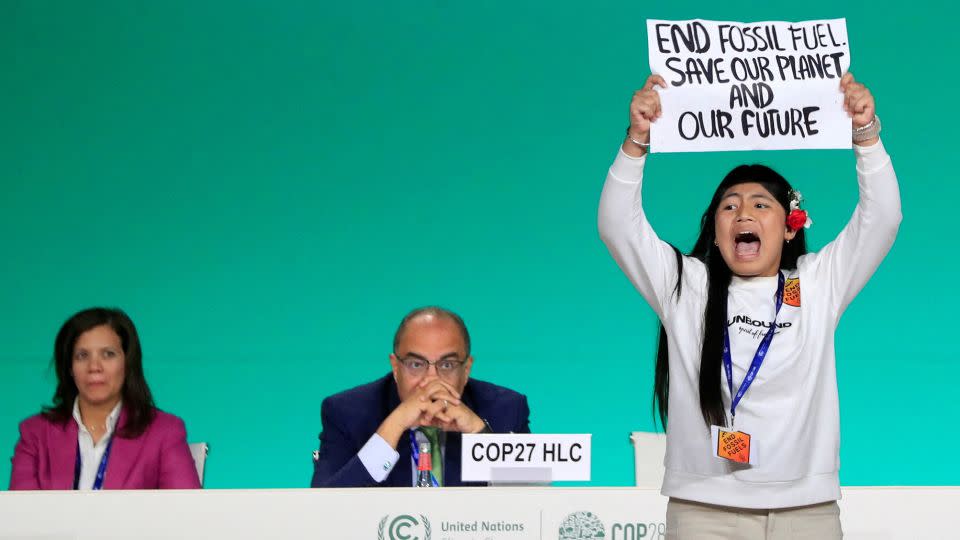 Licypriya Kangujam, a climate activist from India, holds a banner during the a summit session at the COP28 climate talks in Dubai, December 11, 2023. - Thomas Mukoya/Reuters