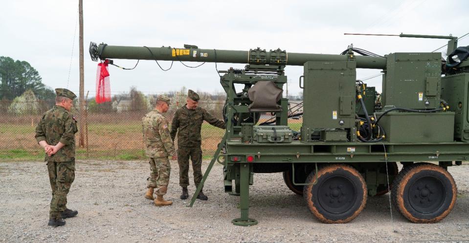 Polish and American servicemembers inspect the WISŁA relay at Redstone Arsenal, Huntsville, Alabama. (Photo Credit: U.S. Army)