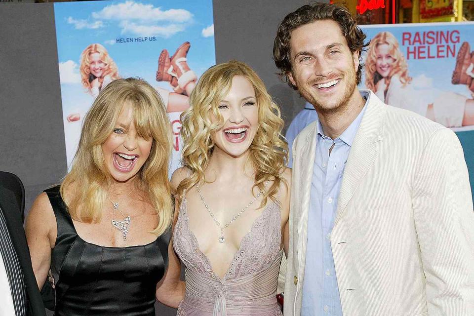 Vince Bucci/Getty Goldie Hawn, Kate Hudson and Oliver Hudson in Hollywood, California, on May 26, 2004