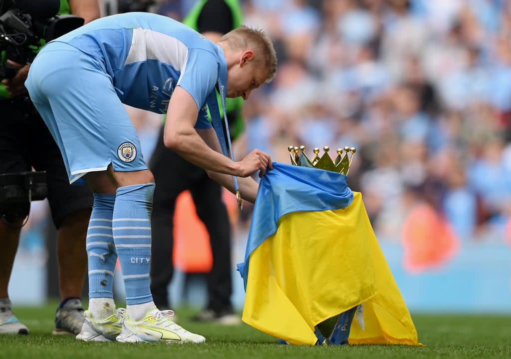 Zinchenko draped the Ukrainian flag around the Premier League trophy (Getty Images)
