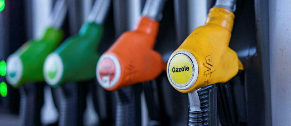 Le prix moyen du gazole s'affichait à 1,6956 euro le litre la semaine dernière, soit une hausse de 3,6 centimes par rapport à la semaine précédente.  - Credit:JEAN-MARC BARRERE / Hans Lucas / SASTRE-Hans Lucas via AFP