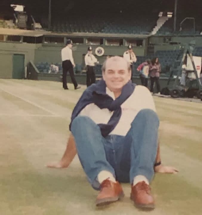 Moro, en 1991, sentado en el césped del court central de Wimbledon, el torneo más prestigioso del circuito