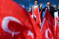 Turkey's President Tayyip Erdogan greets the crowd during the opening ceremony of newly built Yavuz Sultan Selim bridge, the third bridge over the Bosphorus linking the city's European and Asian sides, in Istanbul, Turkey, August 26, 2016. REUTERS/Murad Sezer