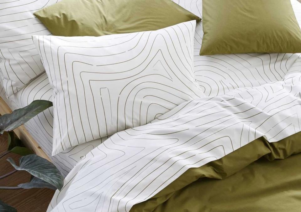 Here's how to know if you're buying a good set of sheets, according to bedding experts. (Photo: Brooklinen)