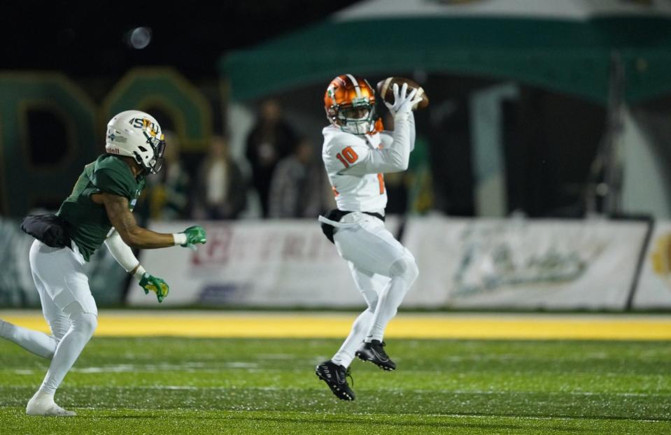 FAMU wide receiver Jah'Marae Sheread makes a catch versus Southeastern Louisiana on Saturday, Nov. 27, 2021.