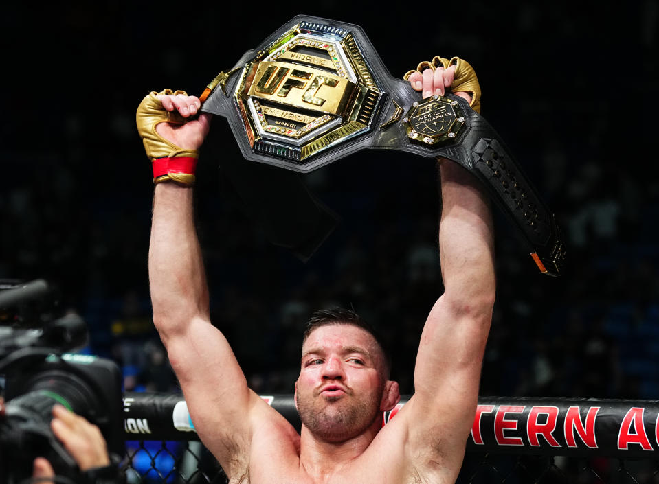 UFC 305: 역설적인 챔피언 드리커스 두 플레시스, 계속해서 역경에 맞서다