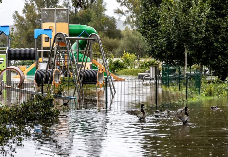 A park is flooded after the Elbe River burst its banks following heavy rainfall. Hájek Vojtìch/CTK/dpa