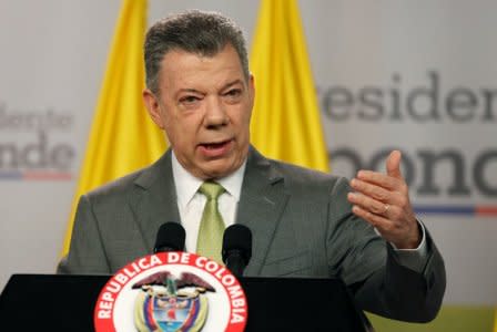 Colombia's President Juan Manuel Santos speaks during a news conference in Bogota, Colombia October 27, 2017. REUTERS/Jaime Saldarriaga