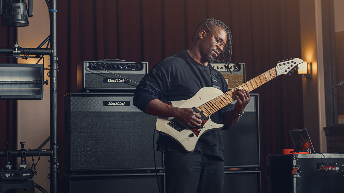  Tosin Abasi with his new Bad Cat Amps 