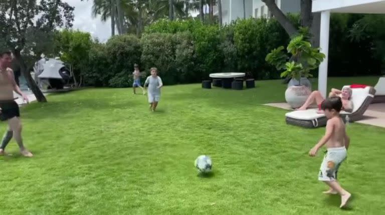 Mateo y Thiago Messi jugaron al "loco" con su papá