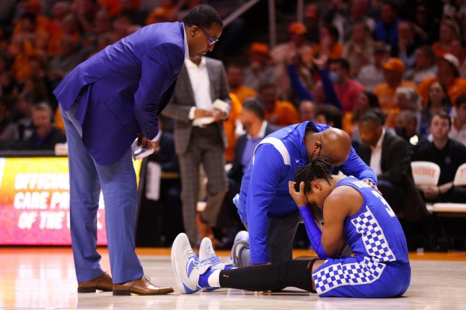 Kentucky freshman guard TyTy Washington was looked at by a UK trainer after an injury early in the second half at Tennessee on Tuesday night.