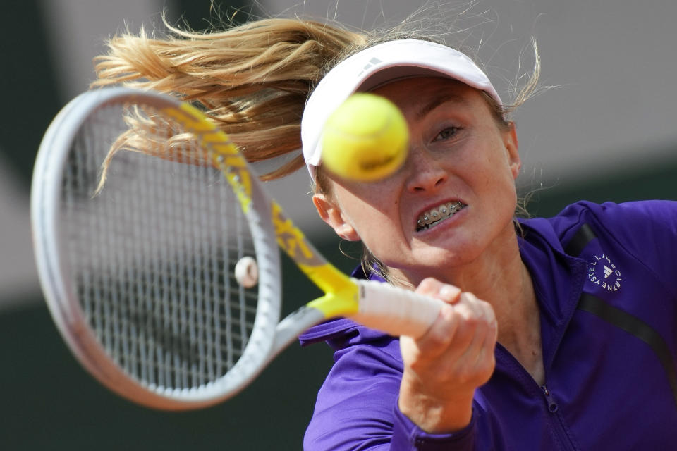 CAPTION CORRECTS ID OF PLAYER Aliaksandra Sasnovich of Belarus plays a shot against Italy's Martina Trevisan during their fourth round match at the French Open tennis tournament in Roland Garros stadium in Paris, France, Sunday, May 29, 2022. (AP Photo/Christophe Ena)