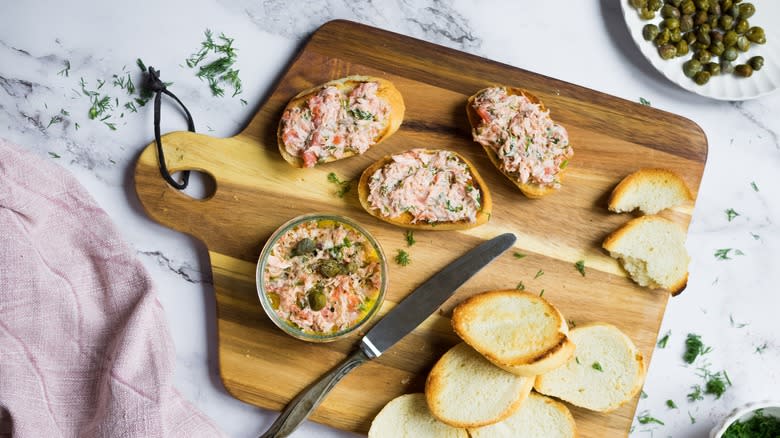 Salmon pâté on toast