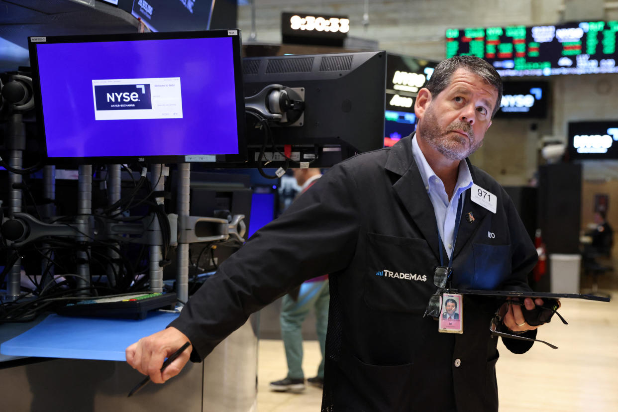 FTSE 100 A trader works on the trading floor at the New York Stock Exchange (NYSE) in Manhattan, New York City, U.S., August 3, 2022. REUTERS/Andrew Kelly