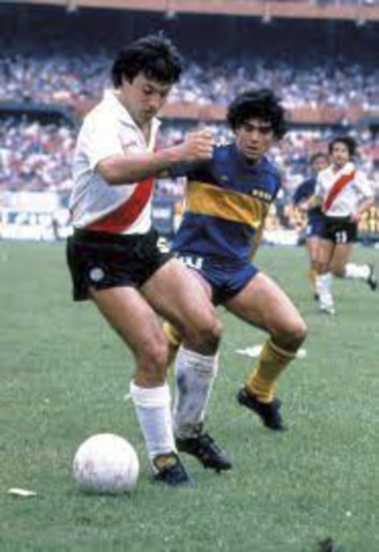 River-Boca, Julio Olarticoechea vs. Diego Maradona. Para siempre