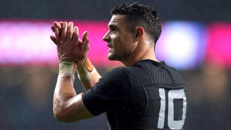 New Zealand's Dan Carter applauds the fans after the All Blacks Rugby World Cup victory in 2015 Credit: Alamy