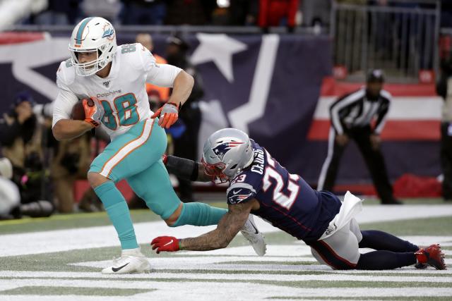 Patriots stunned by Dolphins, lose first-round playoff bye to Chiefs