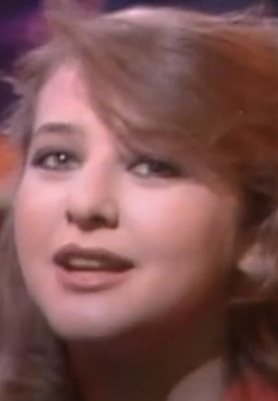 Antes de dedicarse por completo a la actuación, nuestra protagonista fue una de las presentadoras del mítico programa musical 'Aplauso' en el año 1981. (Foto: RTVE)