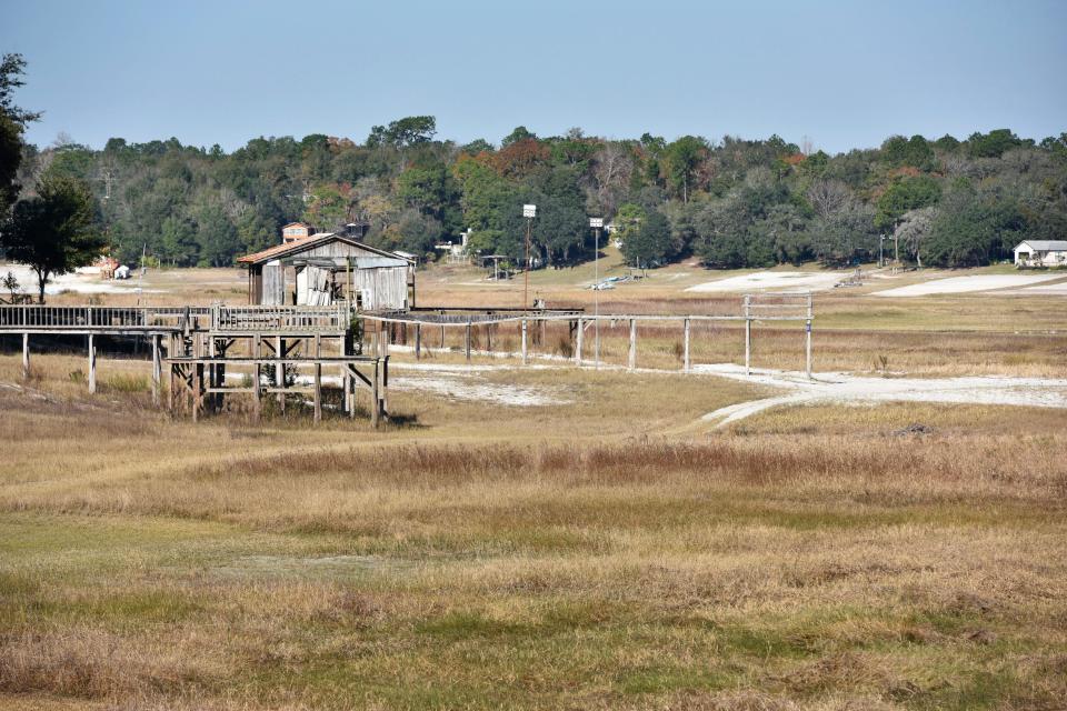 Docks on Lake Brooklyn in Keystone Heights remained dry and far from the water for years, as this 2017 photo showed. The St. Johns River Water Management District projected that pumping water from Black Creek to the Keystone Heights area could raise Lake Brooklyn by nearly 10 feet.