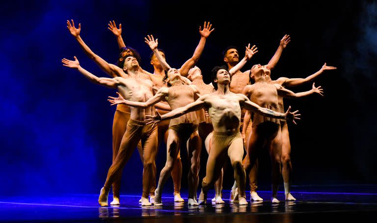 Una escena de "Anima Animal", la obra de Herman Cornejo con el grupo Cadabra que se estrenó este viernes en el Teatro del Bicentenario de San Juan