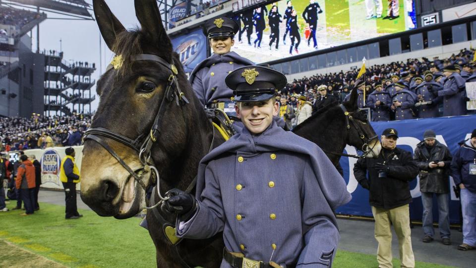 U.S. Military Academy cadets pose for a photo before the Army-Navy football game Dec. 14, 2013, at Lincoln Financial Field in Philadelphia. (Staff Sgt. Sean K. Harp/Army)