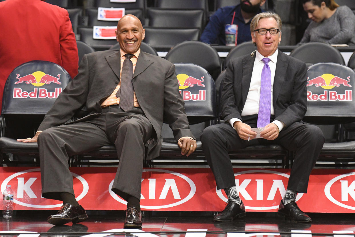 Lakers announcer Stu Lantz (left).