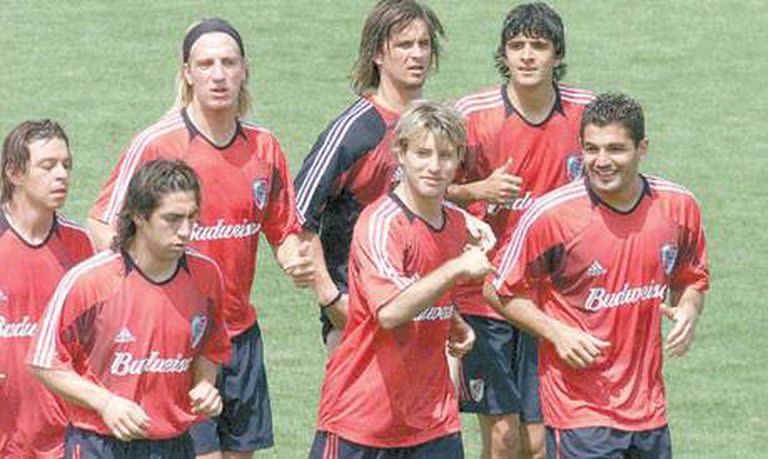 Calm, Marque, Fernandez, Gandolfi (forward), Gallardo, Elbes, Costanzo and Gonzalez (back) trot.