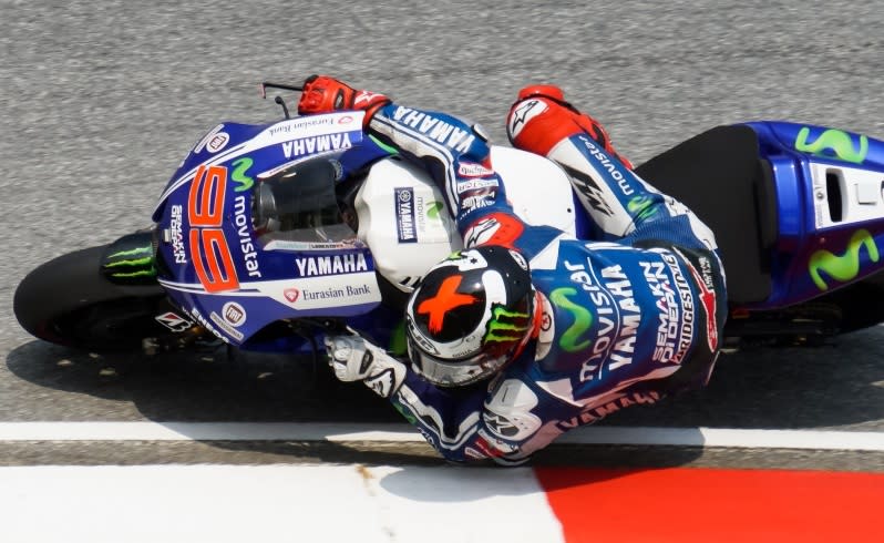 Spaniard Jorge Lorenzo in action during the Moto GP race at Sepang in Malaysia. Shot with the 18-200mm F3.5-6.3 lens. Focal length 200mm, exposure 1/1250 sec; f/6.3; ISO 125, Shutter Priority mode.