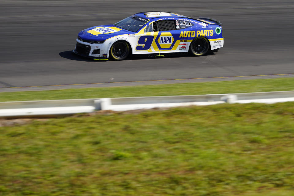 Chase Elliott drives through Turn 1 during the NASCAR Cup Series auto race at Pocono Raceway, Sunday, July 24, 2022, in Long Pond, Pa. (AP Photo/Matt Slocum)