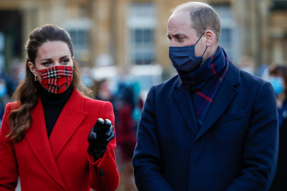 READING, UNITED KINGDOM - DECEMBER 08: Prince William, Duke of Cambridge and Catherine, Duchess of Cambridge meet NHS staff at Royal Berkshire Hospital on December 8, 2020 in Reading, England. The royal couple paid tribute to the efforts of staff throughout the COVID-19 pandemic, during the final day of engagements on their tour of the UK. During their trip, their Royal Highnesses have paid tribute to individuals, organisations and initiatives across the country that have gone above and beyond to support their local communities this year. (Photo by Matthew Childs - WPA Pool/Getty Images)