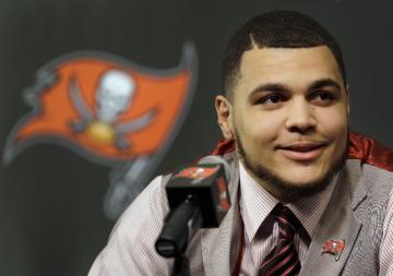 Mike Evans (AP)