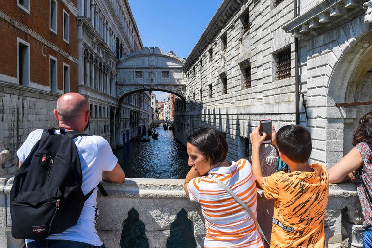 La medida está destinada a reducir la cantidad de turistas que solo van a pasar el día a la ciudad