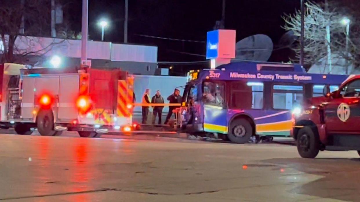 <div>MCTS bus crash, 35th and Capitol</div>