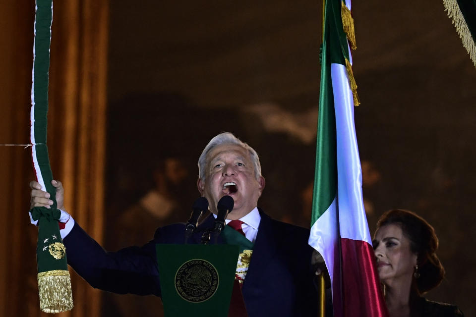 <p>El presidente mexicano Andrés López Obrador dio 20 vivas en su grito de celebración de la independencia (Photo by PEDRO PARDO / AFP) (Photo by PEDRO PARDO/AFP via Getty Images)</p> 