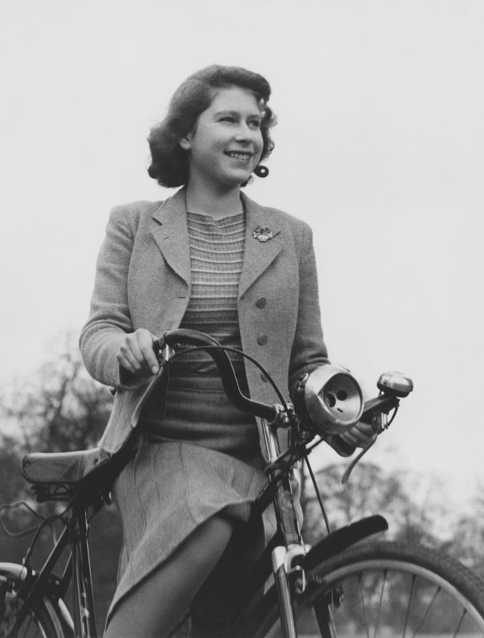 queen elizabeth best fashion 1942