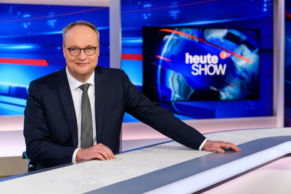 Oliver Welke führt seit 2009 durch die "heute-show" im ZDF. Heute kann er nicht dabei sein ... Corona. (Bild: ZDF / Julia Feldhagen)