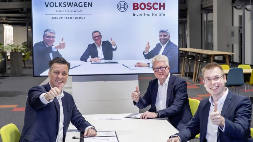 Acordo entre executivos da Volkswagen e da Bosch criará superfábrica de baterias (Imagem:Divulgação/Volkswagen)