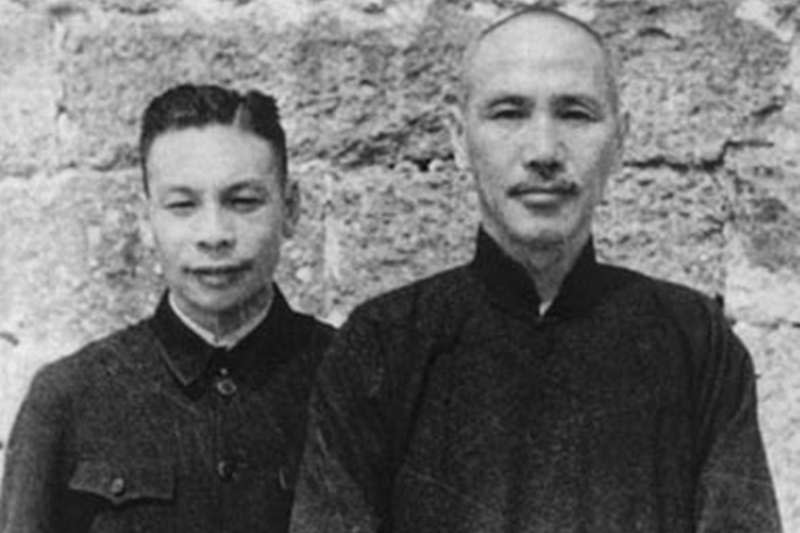 蔣經國與蔣介石（取自wikimedia commons）