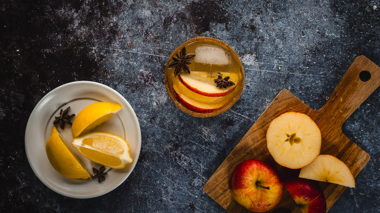 apple cider drinks with garnishes