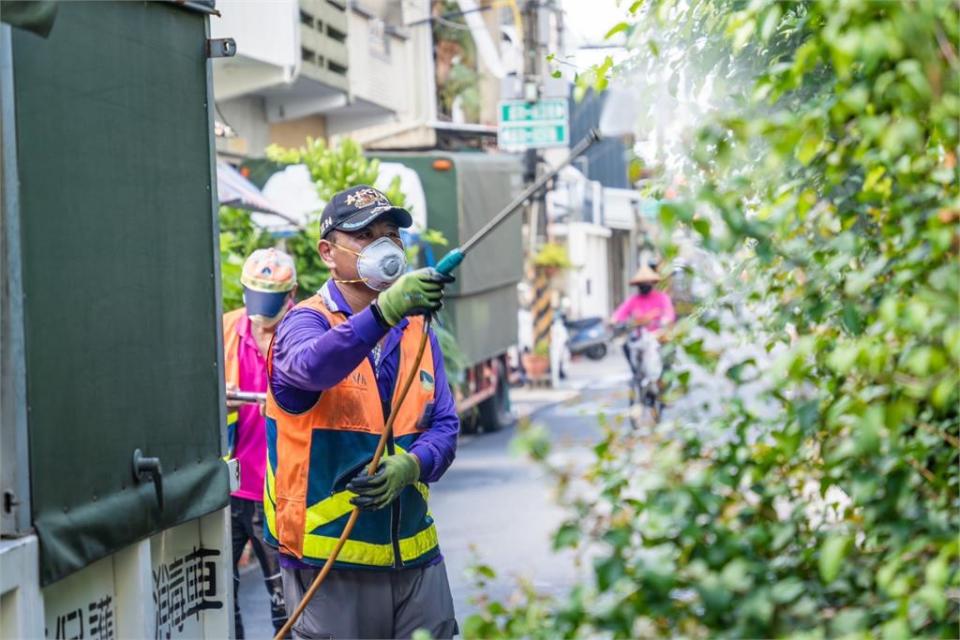 防登革熱蔓延 台南市總動員噴藥阻疫情