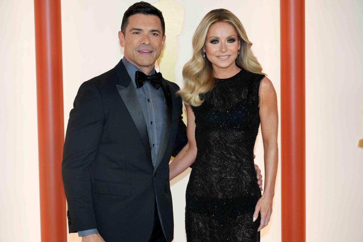 Kelly Ripa joked about a “vow of chastity” as she prepared to co-host “Live” with Mark Consuelos