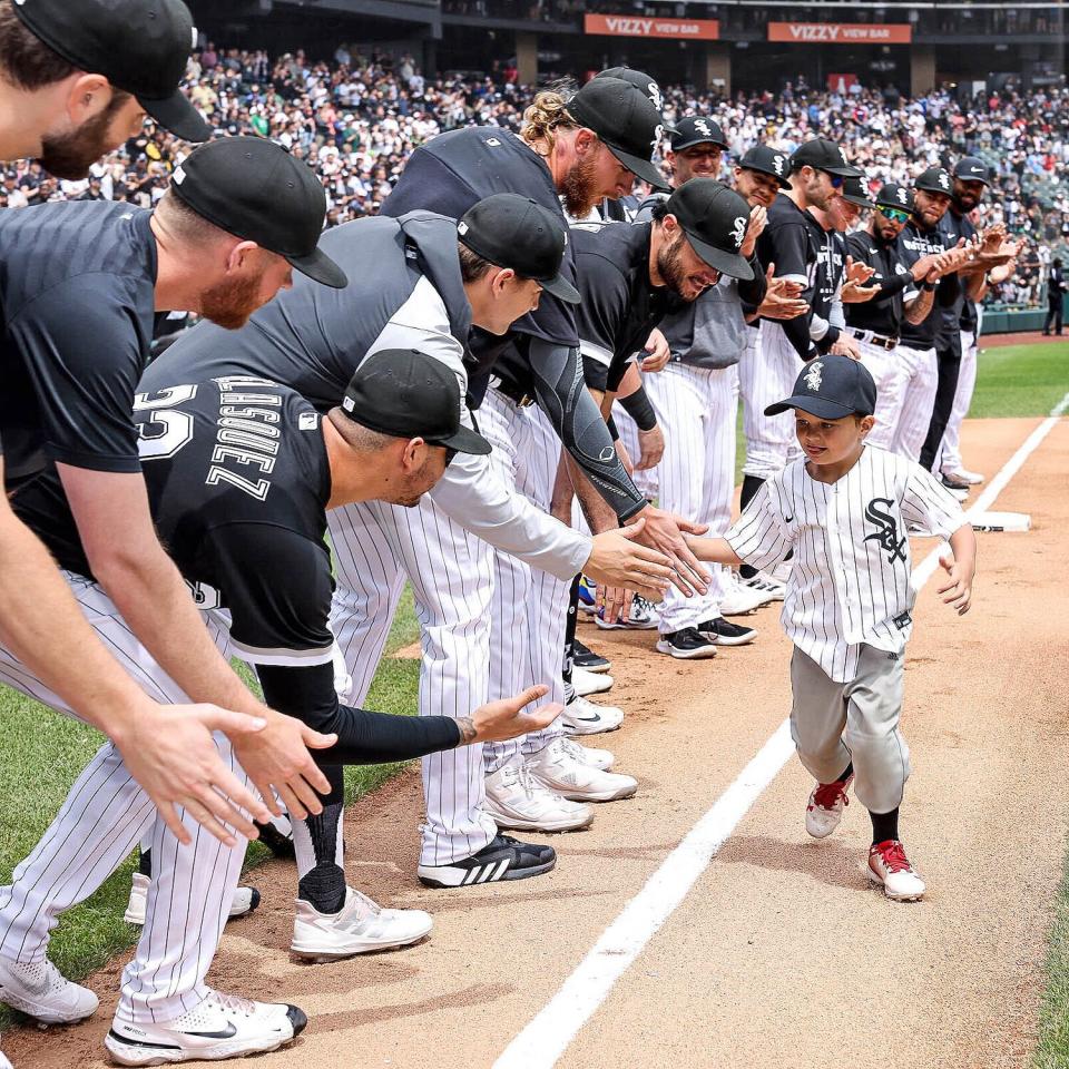 Beau Dowling, 7-Year-Old with Rare Cancer Throws Out First Pitch at Chicago White Sox Game