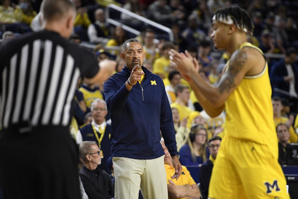 Michigan coach Juwan Howard, center, points at forward Terrance Williams II, right, after he made a defensive stop against Maryland in the first half against Maryland on Sunday, Jan. 1, 2023, at Crisler Center.