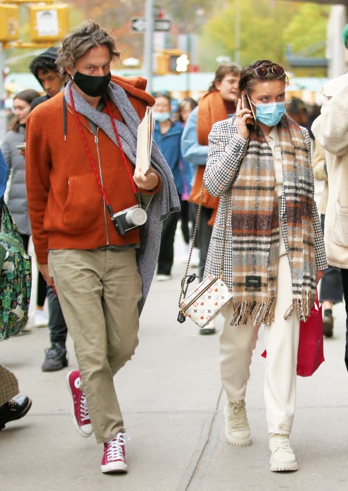 Florence Pugh and Zach Braff are spotted doing some shopping while out and about in Soho in New York City. - Credit: Splash News