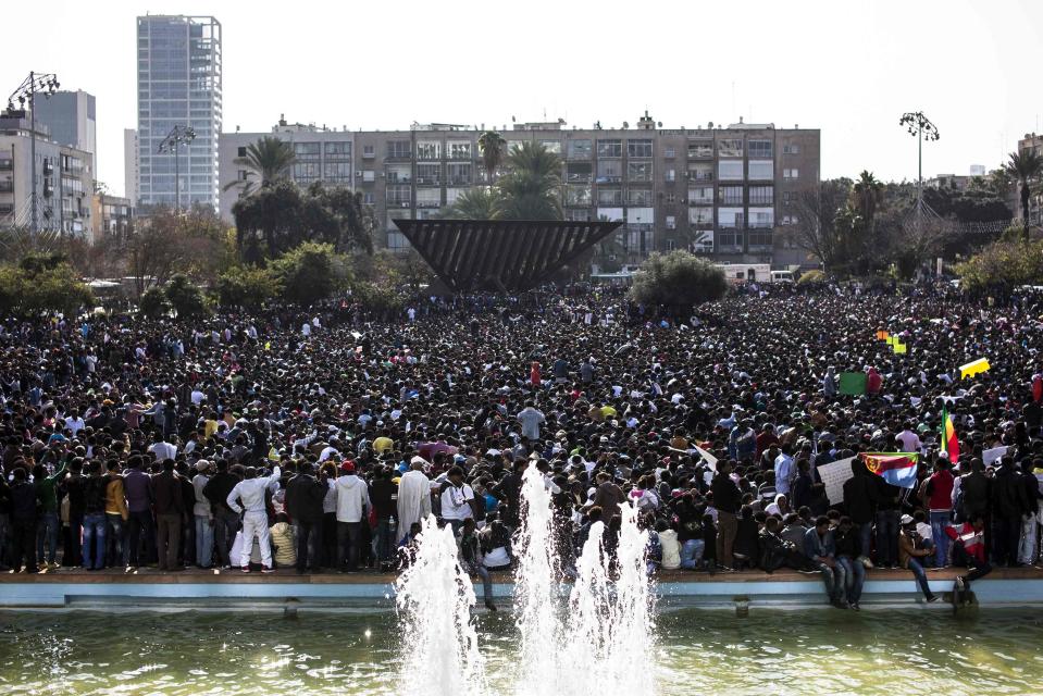 African migrants take part in a protest at Rabin Square in Tel Aviv January 5, 2014. About 10,000 African migrants, largely from Sudan and Eritrea, protested in central Tel Aviv on Sunday against Israel's slow processing of asylum requests and arrests of hundreds under an Israeli law, approved last month and contested by human rights groups, which entitles the authorities to detain migrants lacking valid visas without charges. REUTERS/Nir Elias (ISRAEL - Tags: POLITICS SOCIETY IMMIGRATION CIVIL UNREST)