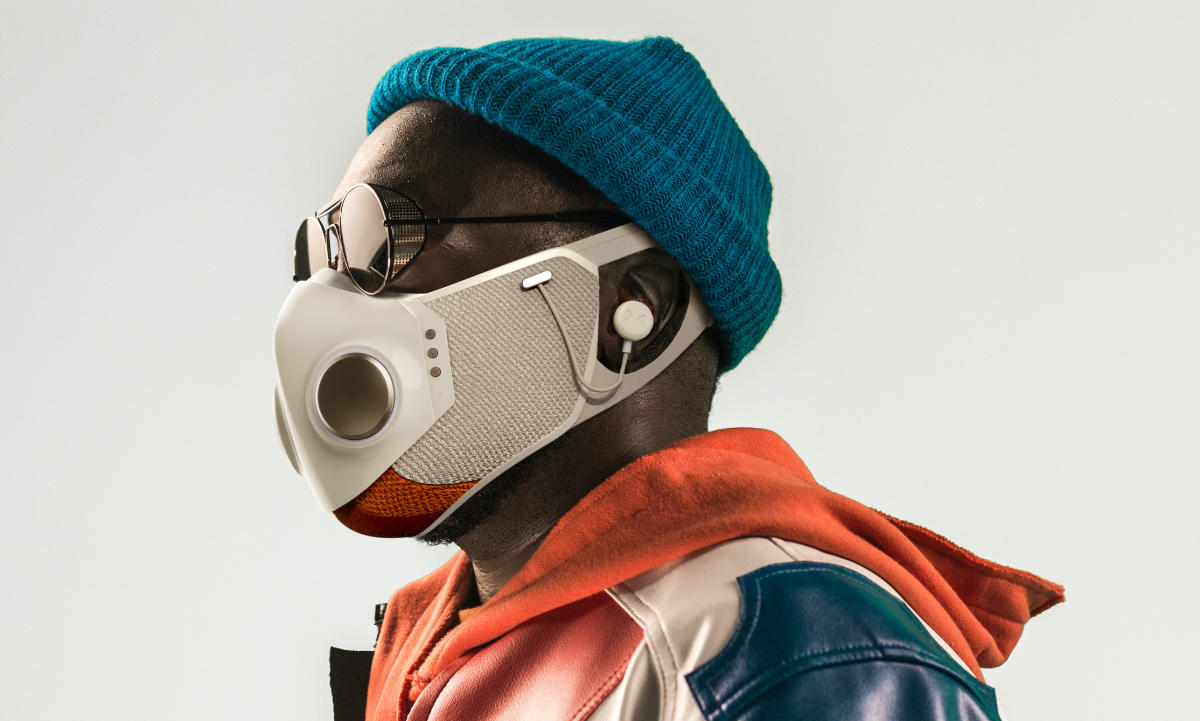 Niende politi føle Will.i.am's Xupermask is a $299 HEPA face mask with ANC earphones built in  | Engadget